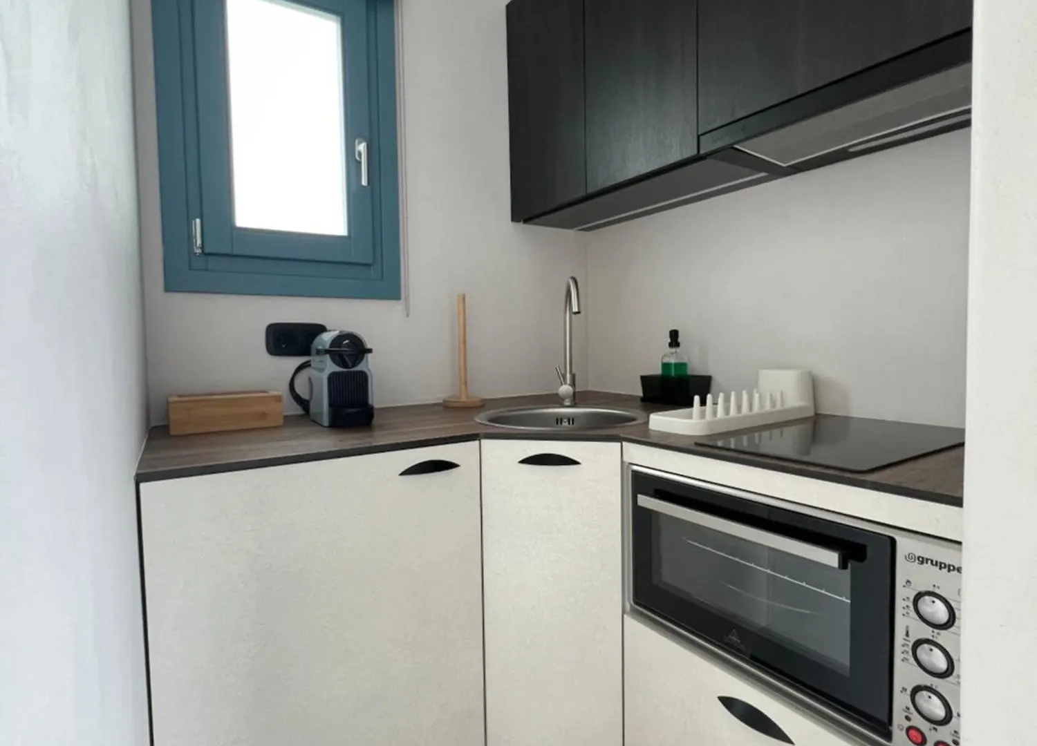 Thronos Suites Ano Mera 0*,