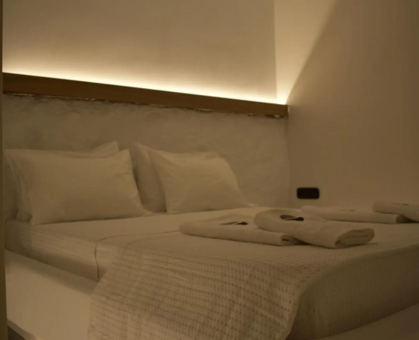 Thronos Suites アノ・メラ