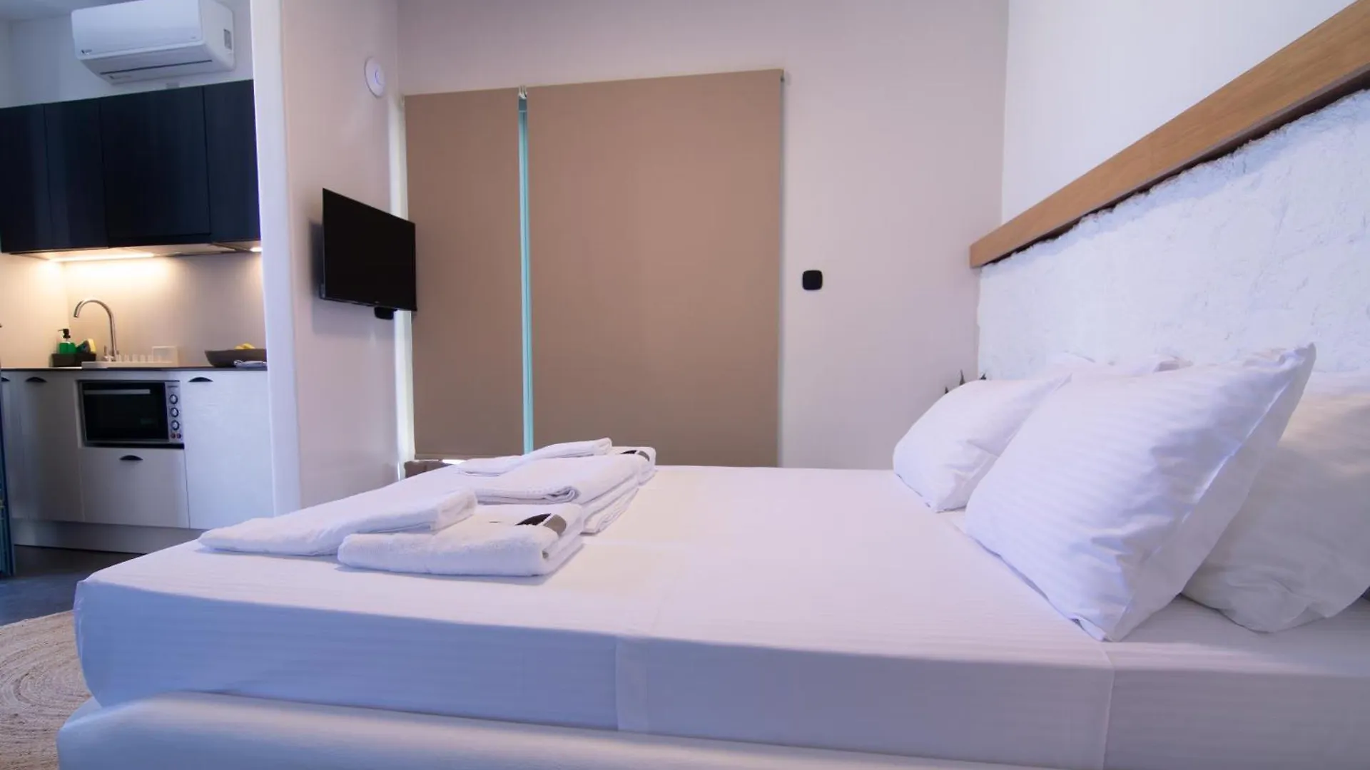 Thronos Suites アノ・メラ