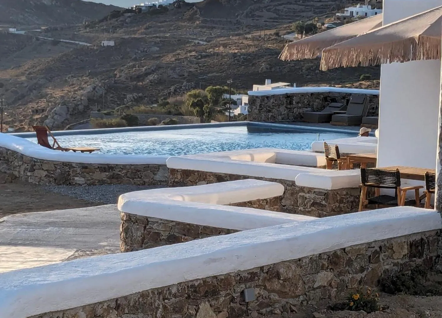Thronos Suites Ano Mera 0*,  Yunanistan