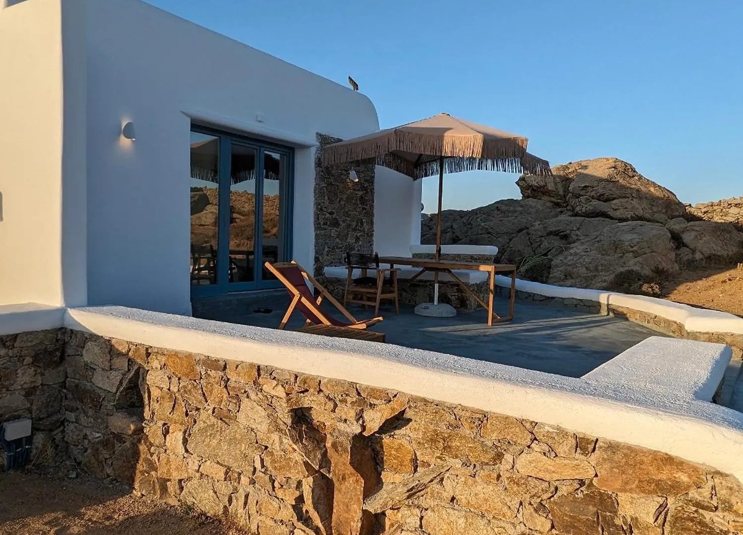Thronos Suites Ano Mera