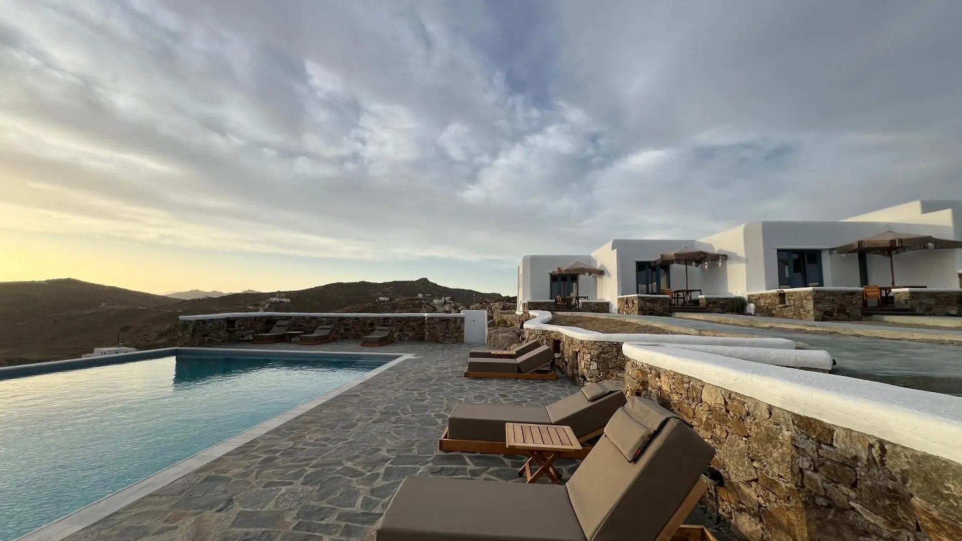Thronos Suites Ano Mera Daire