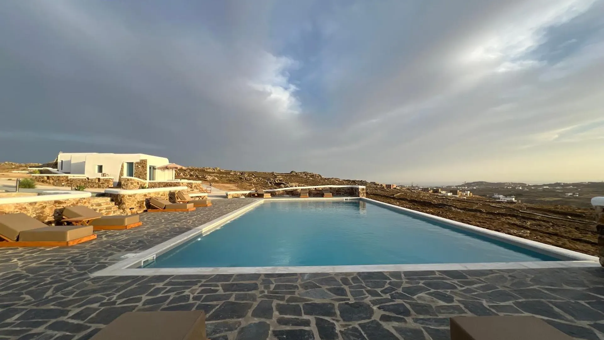 Thronos Suites Ano Mera Daire