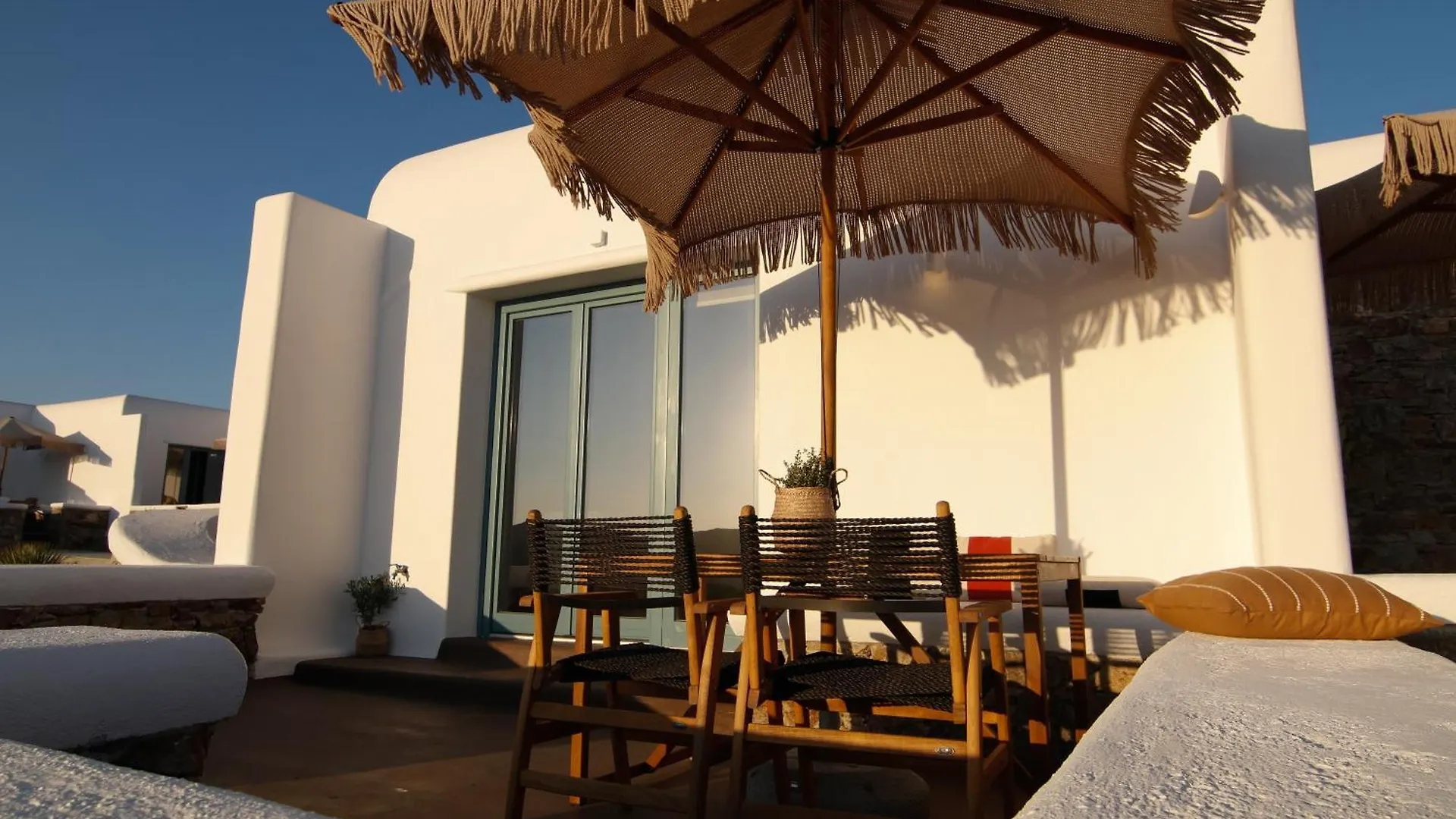 Thronos Suites Ano Mera 0*,  Yunanistan
