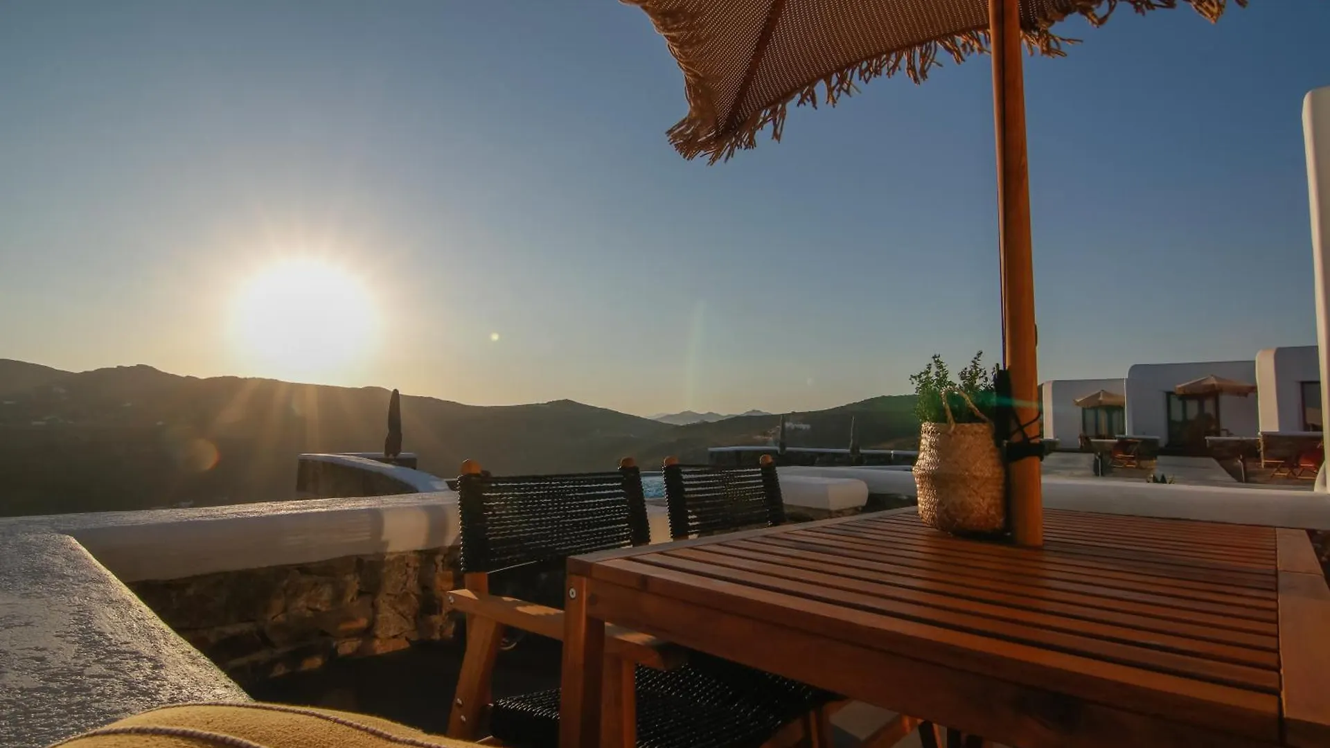 Thronos Suites Ano Mera Daire