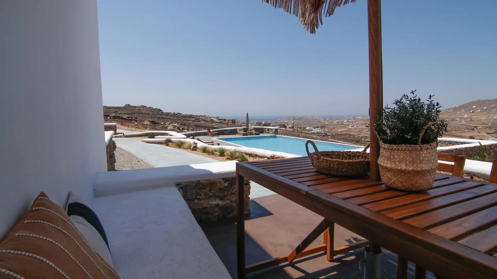 Thronos Suites Ano Mera 0*,