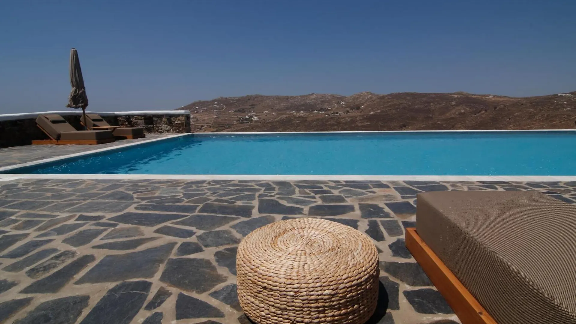 Thronos Suites Ano Mera