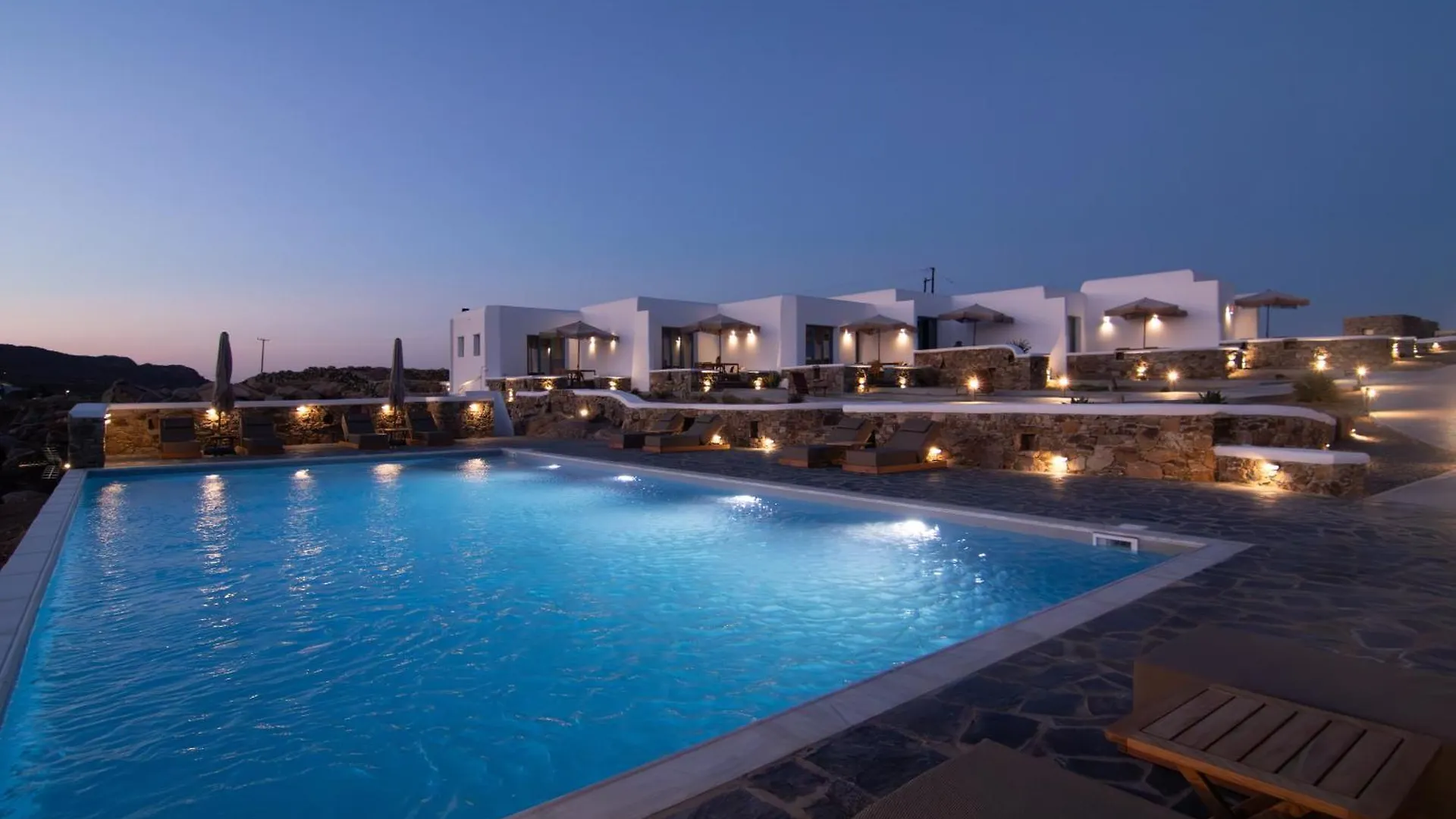 Thronos Suites Ano Mera