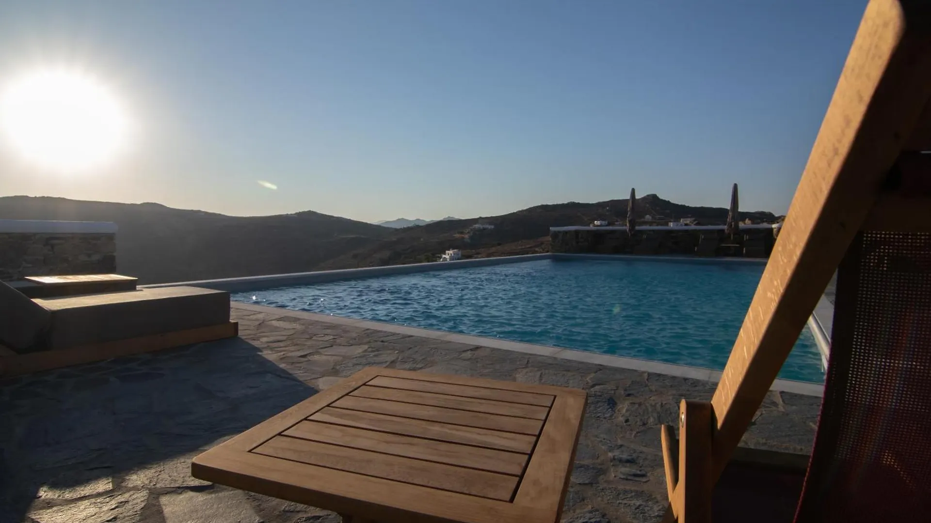 Thronos Suites Ano Mera 0*,  Yunanistan