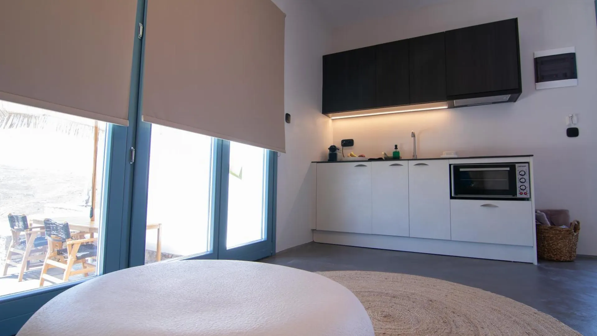 Thronos Suites Ano Mera 0*,