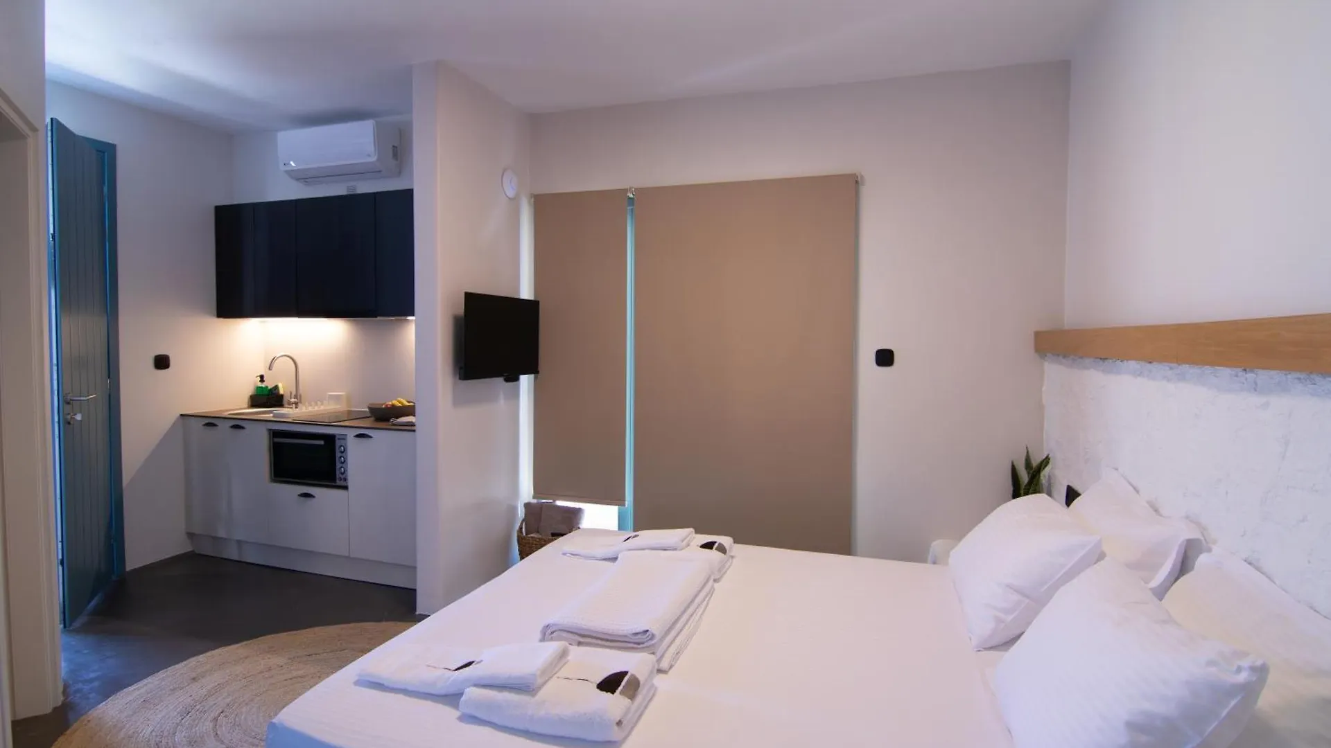 Thronos Suites Ano Mera